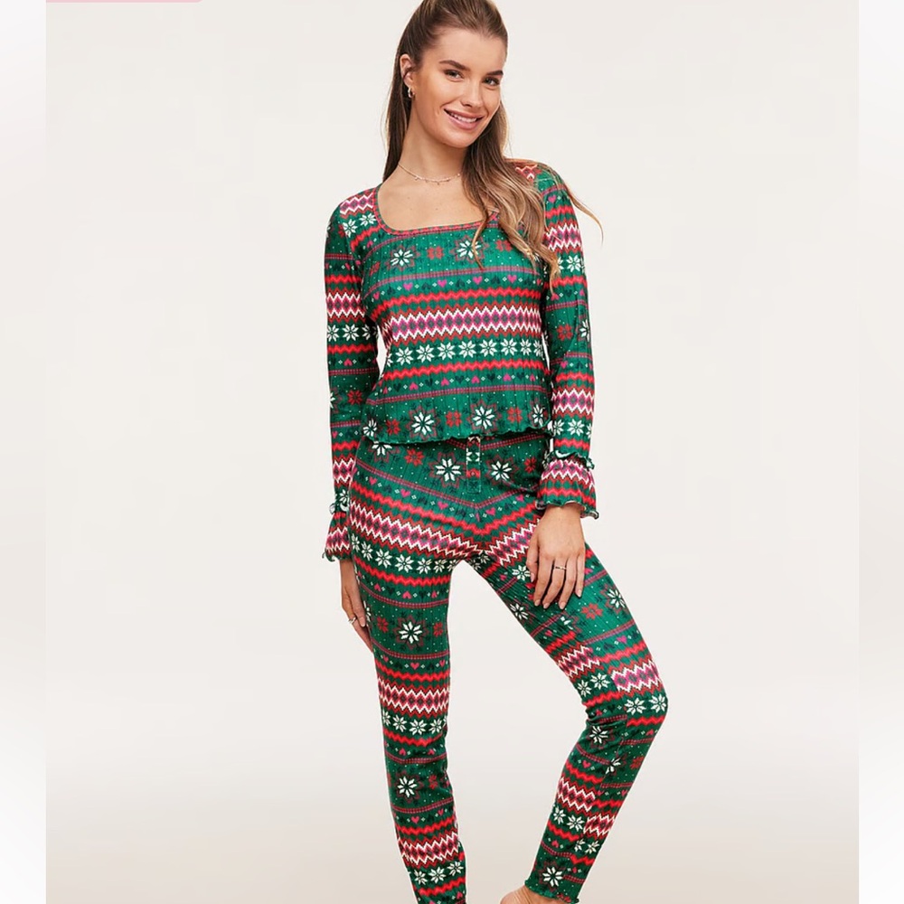 ADORE ME
Audra Long Sleeve Tee+Legging Set, Christmas pjs,size medium,worn once